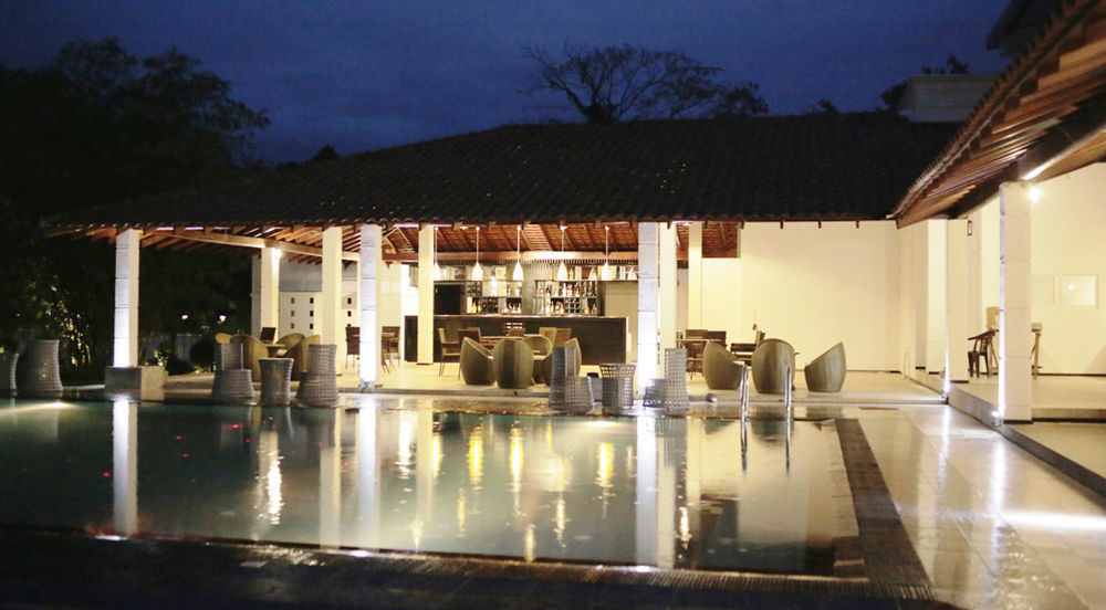 The Covanro Airport Hotel - Katunayake Gampaha Extérieur photo