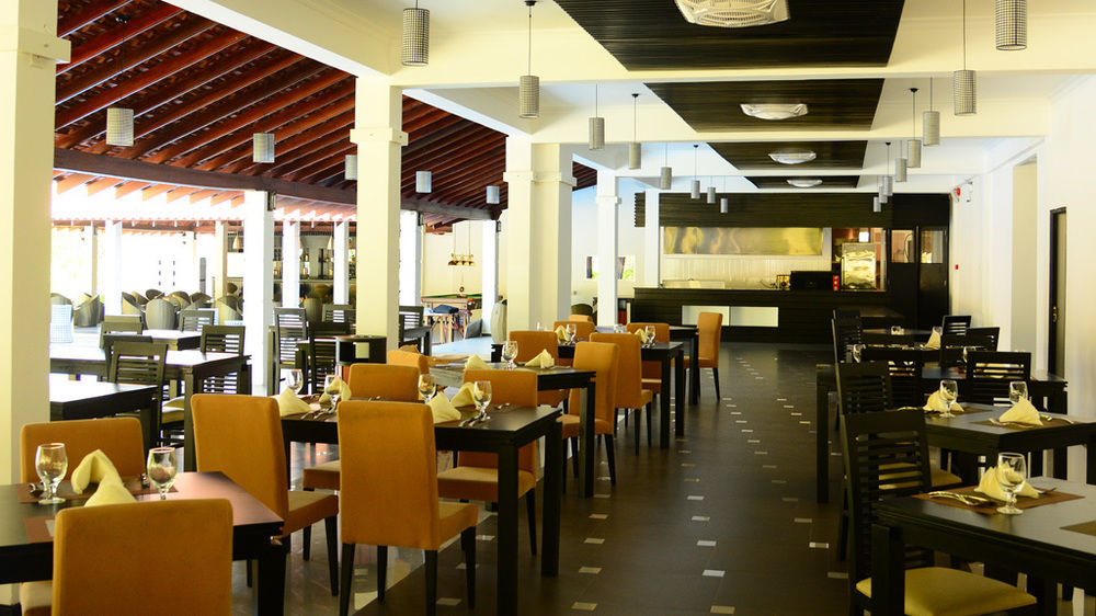 The Covanro Airport Hotel - Katunayake Gampaha Extérieur photo