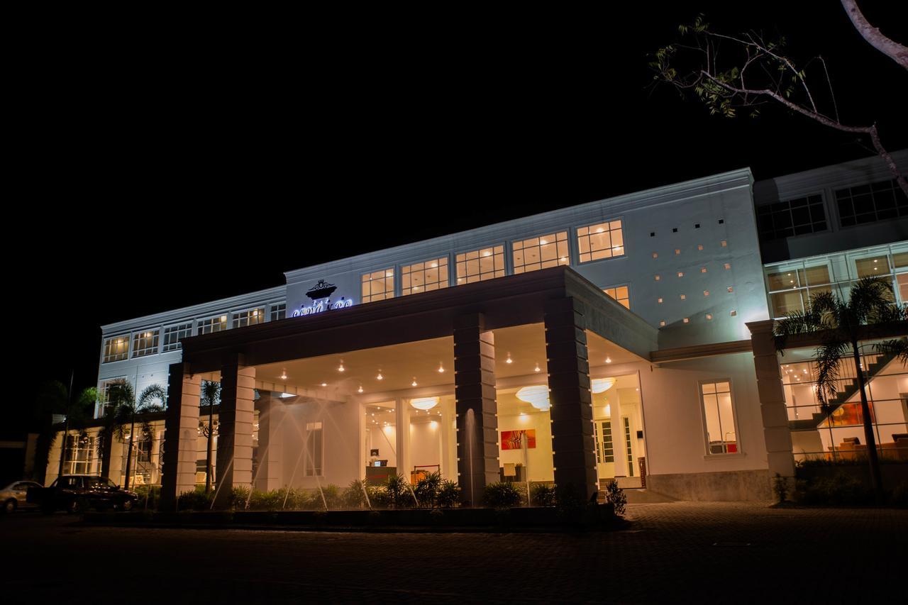 The Covanro Airport Hotel - Katunayake Gampaha Extérieur photo