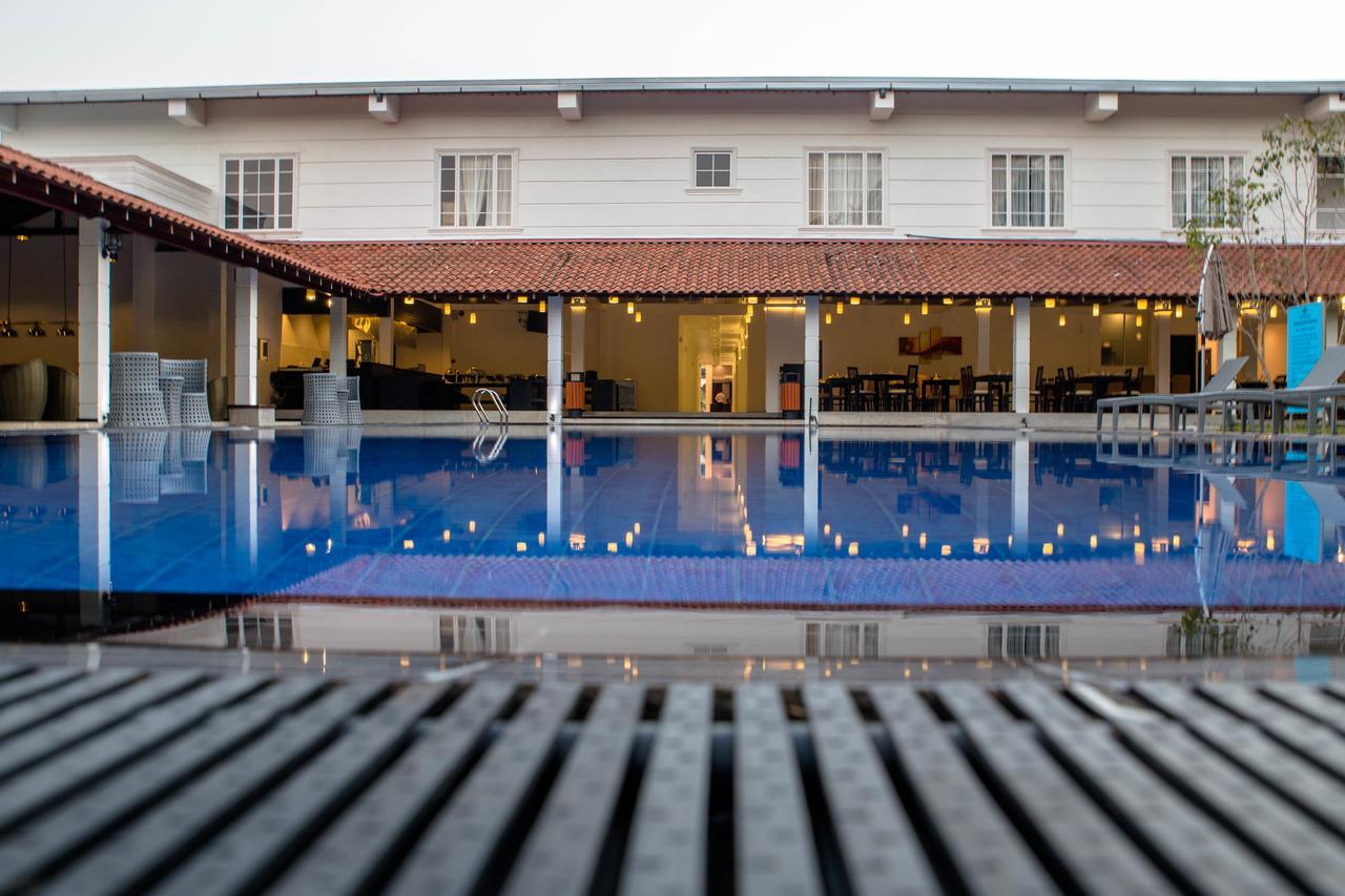 The Covanro Airport Hotel - Katunayake Gampaha Extérieur photo