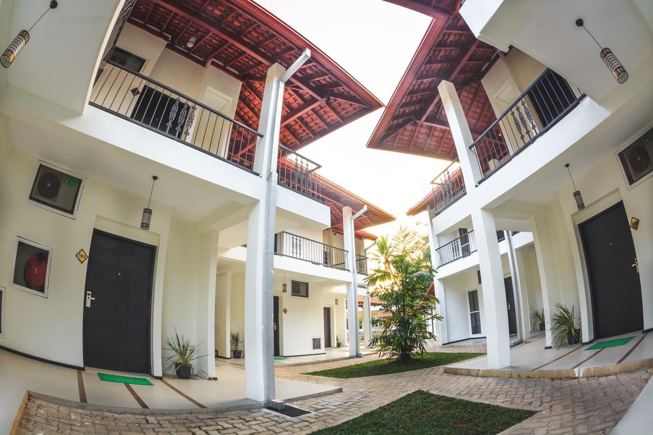 The Covanro Airport Hotel - Katunayake Gampaha Extérieur photo