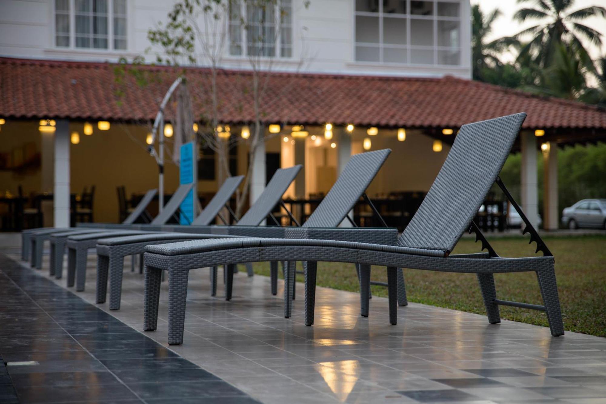 The Covanro Airport Hotel - Katunayake Gampaha Extérieur photo