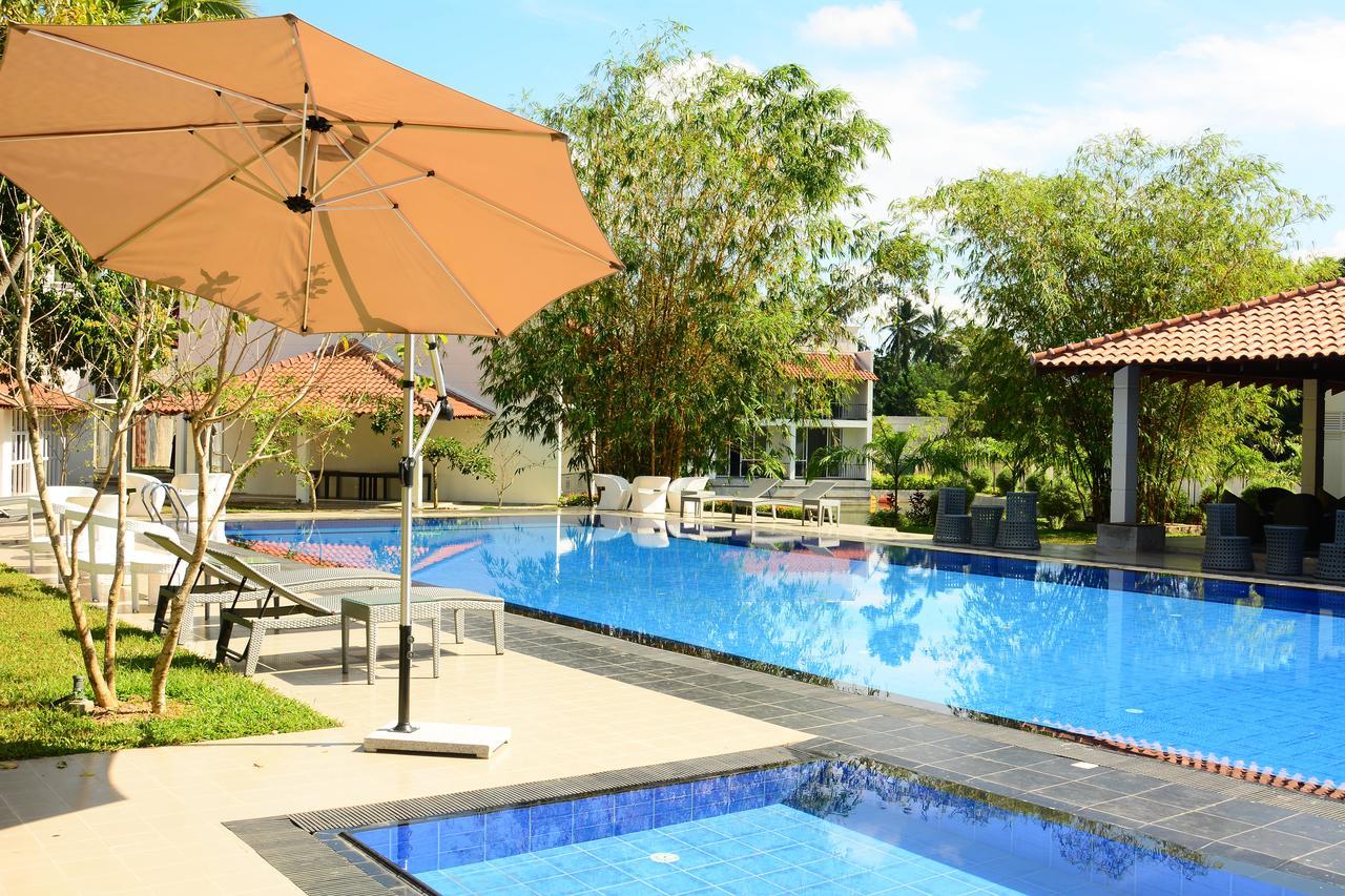 The Covanro Airport Hotel - Katunayake Gampaha Extérieur photo